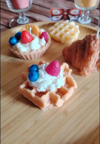 Candela a forma di Waffle con Frutta