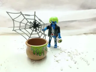 Figura Zombie Halloween Caldero Araña