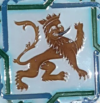 Antiguo azulejo de cuerda león rampante, Sevilla.