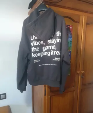 Sudadera Bershka Negra con Estampado