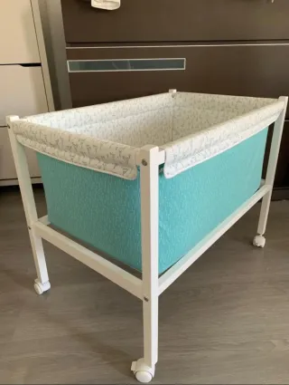 Minicuna con ruedas