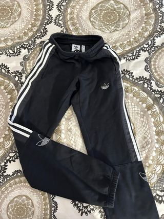 Pantalón chándal Adidas negro