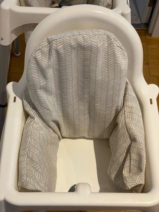 Trona IKEA con cojín