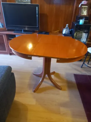 Mesa redonda extensible de madera