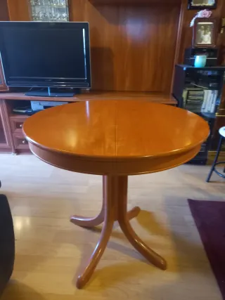 Mesa redonda extensible de madera