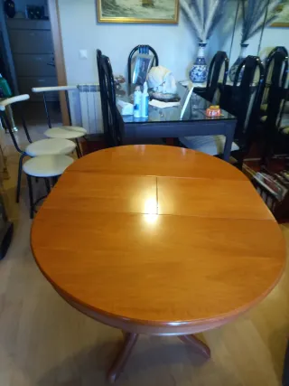 Mesa redonda extensible de madera