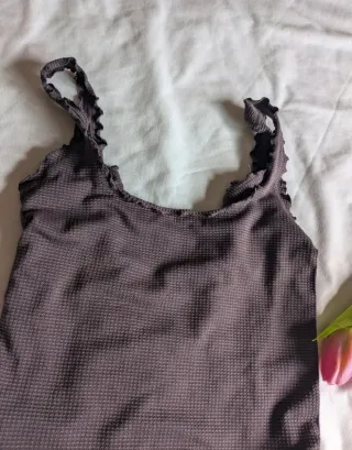 Bañador de Zara con un diseño texturizado. Talla S