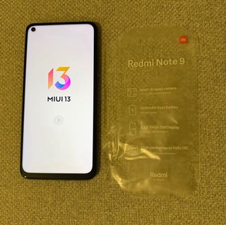 Xiaomi Redmi Note 9 con scatola e cavo