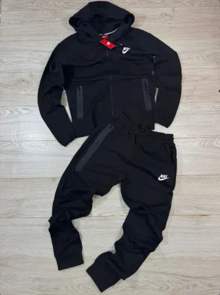 Conjunto Nike Tech Negro