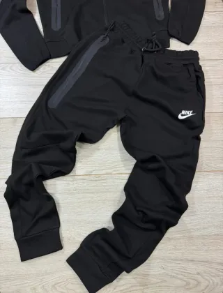 Conjunto Nike Tech Negro