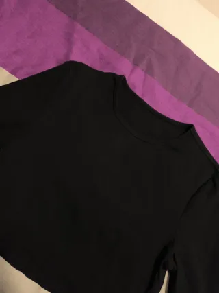 Camiseta corta negra manga larga