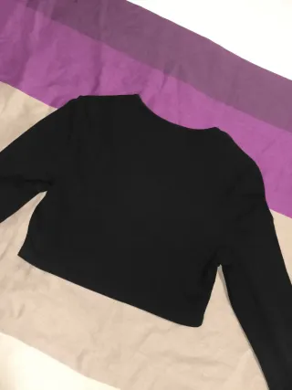 Camiseta corta negra manga larga