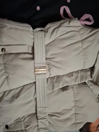 Chaleco beige con cinturón