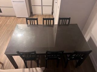 Mesa comedor wengue 6 personas. Precio negociable.