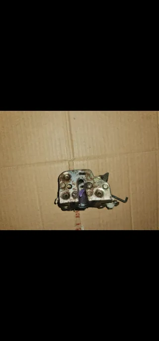 Cerraduras Nissan Patrol K/W260 Izq/Der