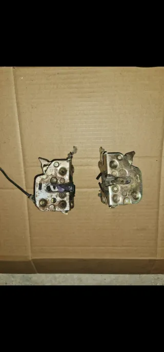 Cerraduras Nissan Patrol K/W260 Izq/Der