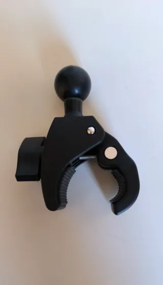 Abrazadera para moto/bici con bola nueva.