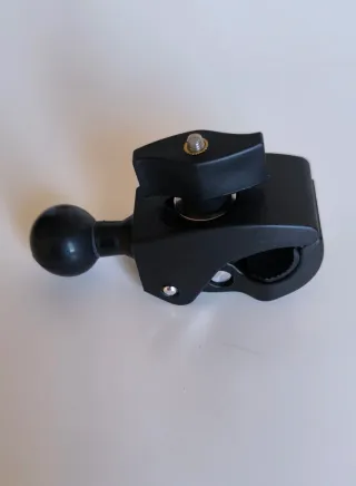 Abrazadera para moto/bici con bola nueva.