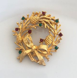 vintage Christmas wreath brooch