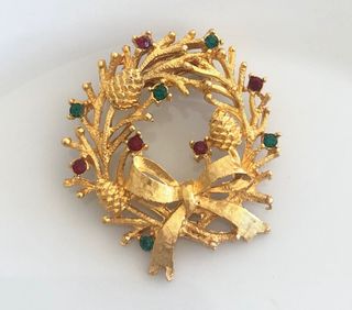 vintage Christmas wreath brooch