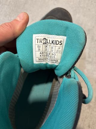 Botas de montaña niño/a. Talla 35