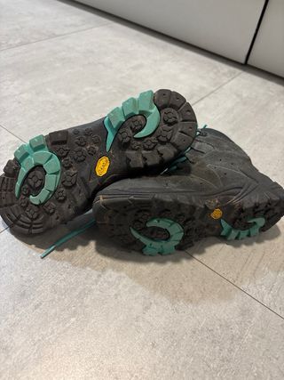 Botas de montaña niño/a. Talla 35