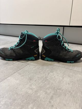 Botas de montaña niño/a. Talla 35
