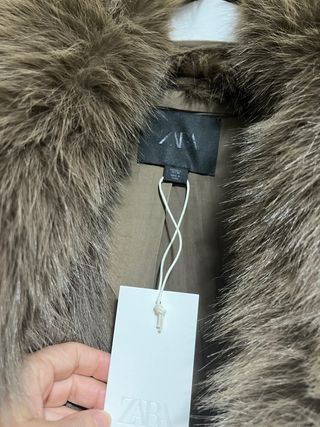 Abrigo corto efecto pelo zw coleccion zara