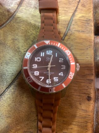 Reloj Q&Q Marrón y Naranja