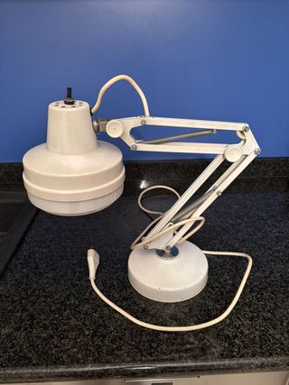 Lampada da tavolo snodabile bianca