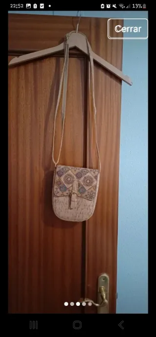 Bolso de corcho con estampado geométrico