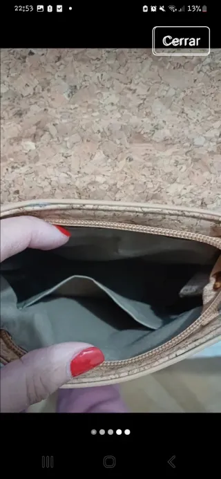 Bolso de corcho con estampado geométrico