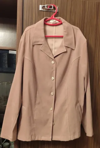 Traje de chaqueta y falda beige
