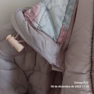 Chaqueta acolchada gris y rosa