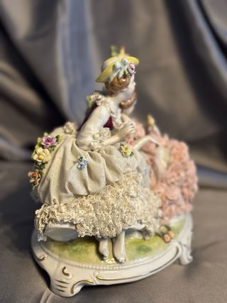 Grupo Escultórico Damas Antigas