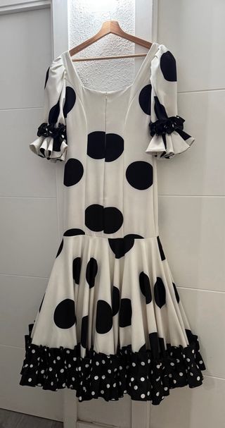 Abito flamenco bianco e nero. Bielasico.