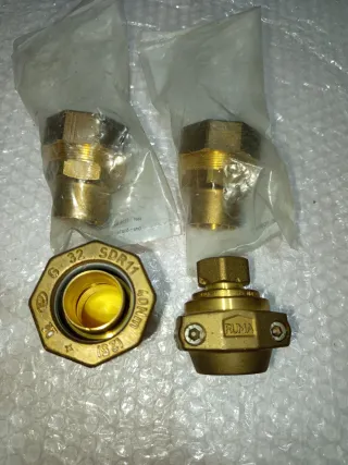 Abrazadera RUMA PE32 y Racor compacto PE32 SDR17