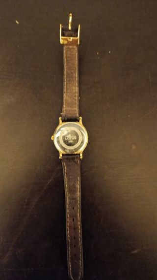 Reloj Lotus Negro y Dorado