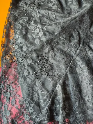 Gonna nera in pizzo con perline