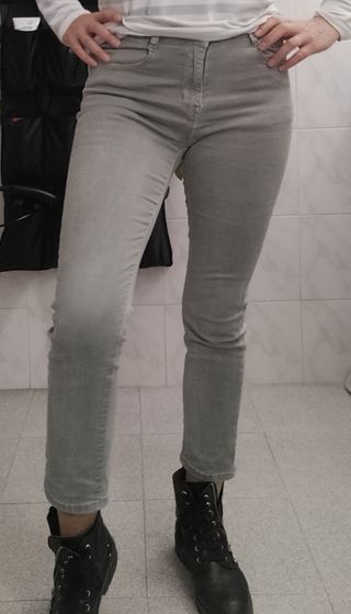 Pantalón verde muy claro pitillo