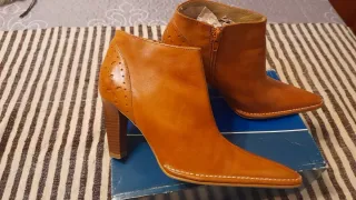 Botines de tacón color teja