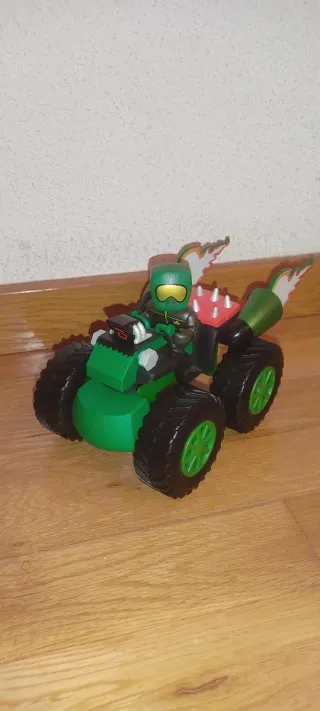 Vehículo todoterreno verde Swamp Riders