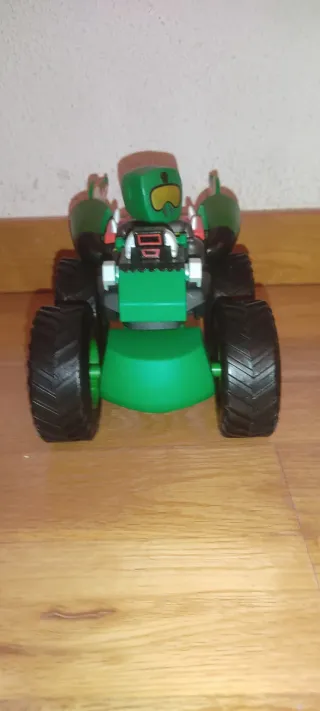 Vehículo todoterreno verde Swamp Riders