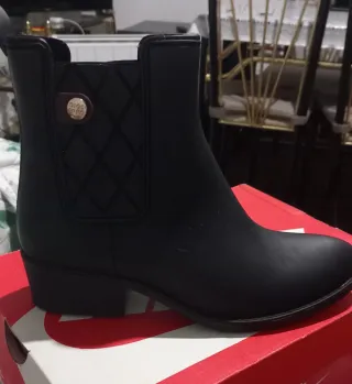 Botas de lluvia negras.coresponden al 36.5