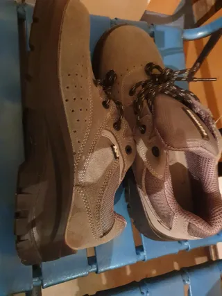 Zapatos KINGSMANN grises con puntera reforzada