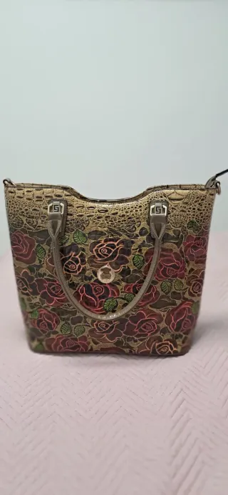 Bolso de mano con rosas