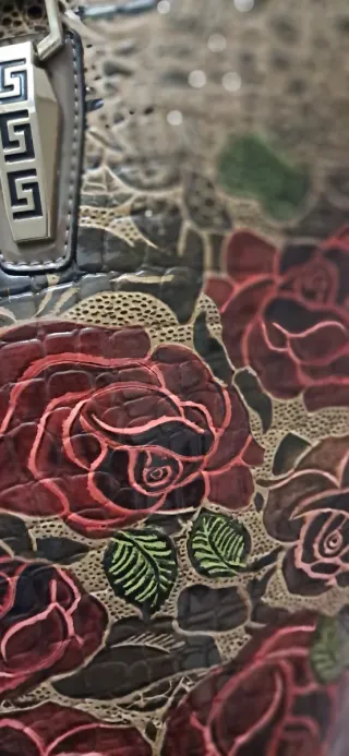 Bolso de mano con rosas