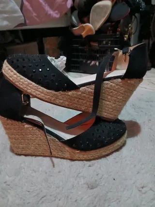 Tacones negros con plataforma