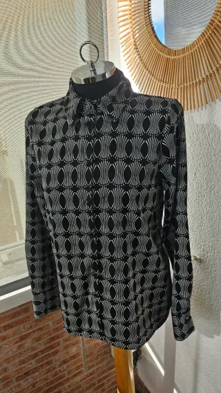 Camisa Zara Talla XS Estampado Geométrico