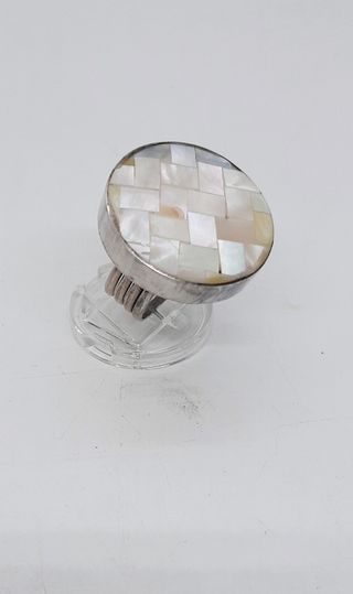 Anello in argento con madreperla